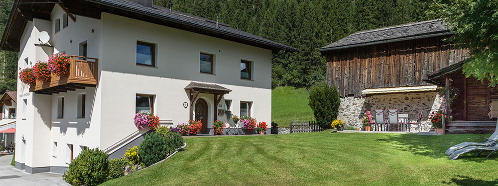 Pension Tyrol Zimmer und Ferienwohnung Schnann am